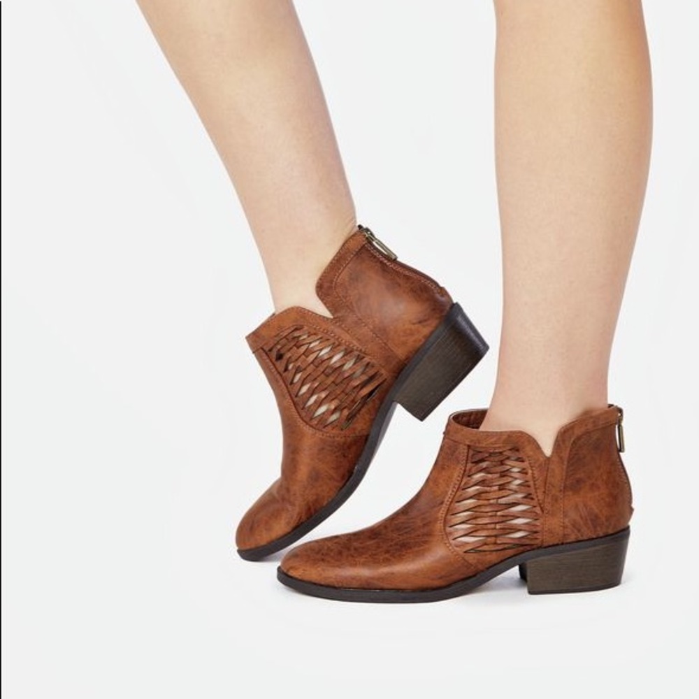 JustFab.:.NWT Brown Pavlina Booties Size 11
